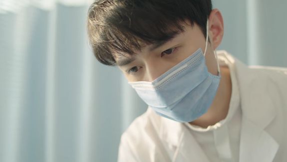 7月男友李现下线,8月男友来了,第一集就把女主看光光