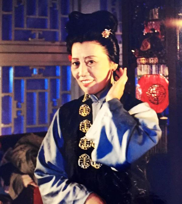 《红楼梦》里王熙凤在夜抄行动中打的什么算盘?