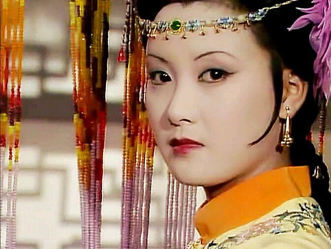她是《红楼梦》里最能的,也是最狠毒的,高智商低情商,害人害己