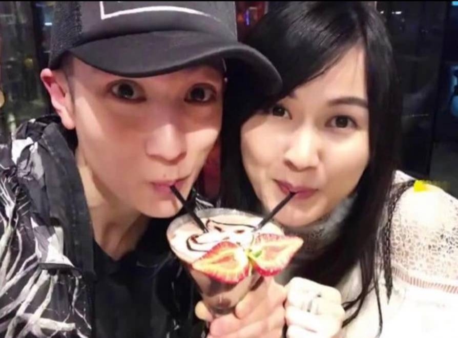 吴尊和妻子罕见同框,一家四口澳洲度假,超幸福!