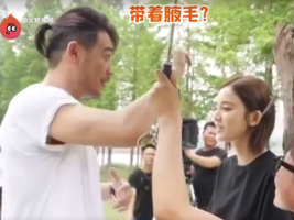 杨烁难脱“油腻之称”?片场对古力娜扎抬手,称:我的腋毛有汗滴