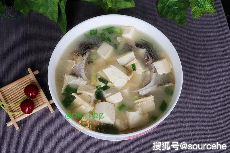熬鱼汤时只要掌握这3点,鱼汤奶白鲜香无腥味,特鲜美好喝极了!