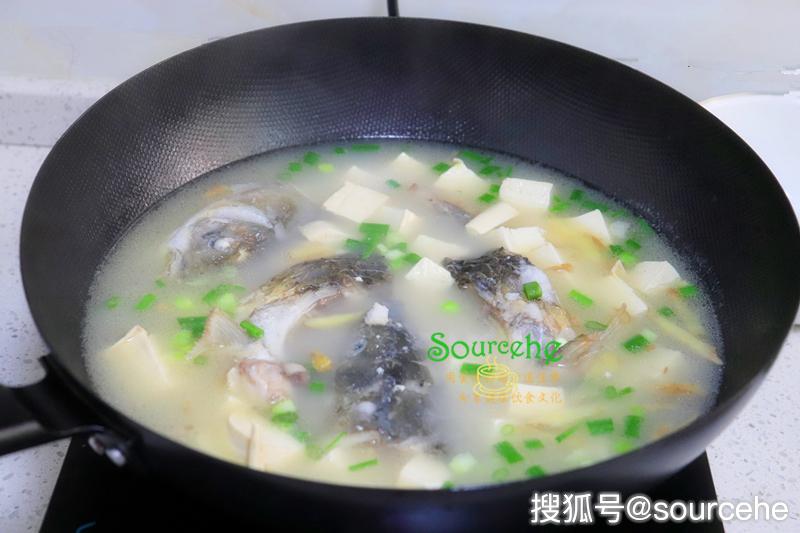 熬鱼汤时只要掌握这3点,鱼汤奶白鲜香无腥味,特鲜美好喝极了!