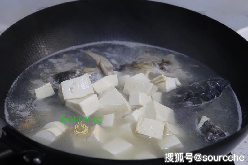 熬鱼汤时只要掌握这3点,鱼汤奶白鲜香无腥味,特鲜美好喝极了!
