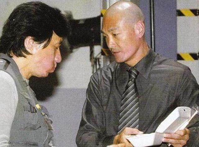 交恶刘德华,把吴京打吐血,跟成龙22年被炒赔8万,今靠打工度日