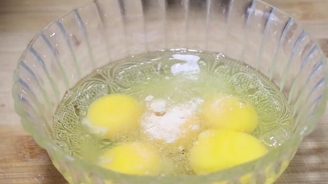 豆腐最近火了,打入5个鸡蛋,居然这么好吃