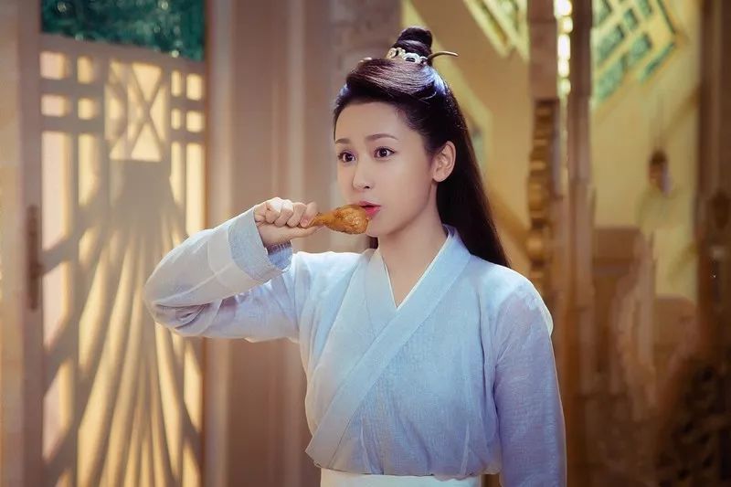 拒绝暴露110斤体重的杨紫,却承包了所有的热剧