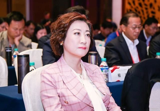涂磊不雅事件还未完,著名央视主持人看不下去了,发长文驳斥一番