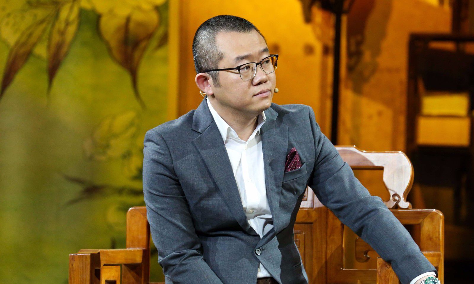 涂磊不雅事件还未完,著名央视主持人看不下去了,发长文驳斥一番