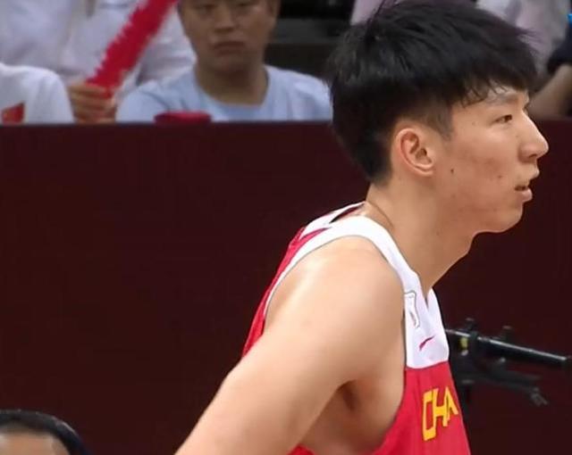 男篮四国赛首胜!刘炜点评道出赢球原因,并指出球队1点不足