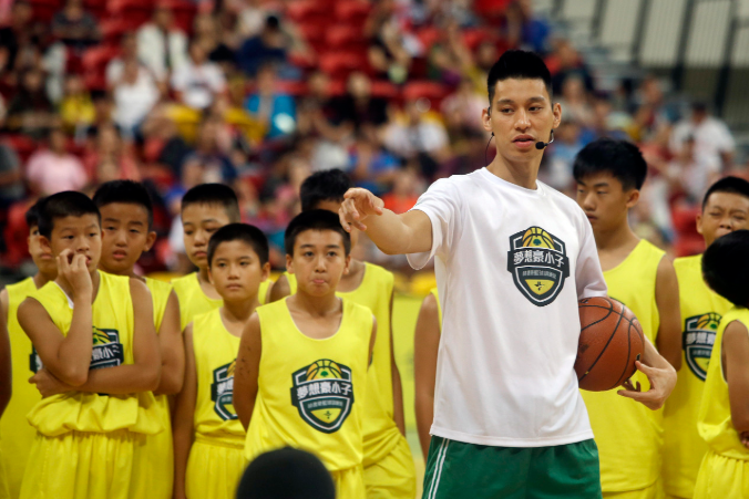 林书豪盛赞郭艾伦能到NBA打球,网友:客套话,你现在都不行