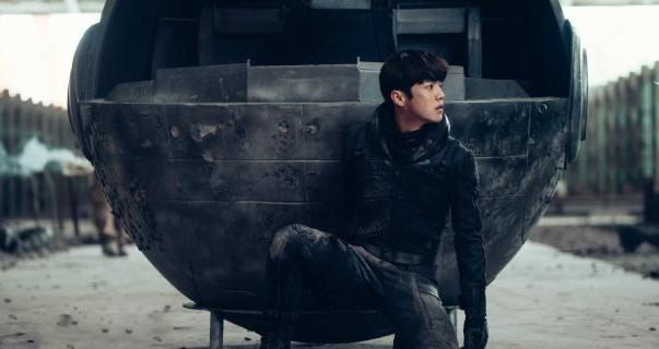 滕华涛《上海堡垒》跌了跤,鹿晗却直接关闭了流量明星主演的大门