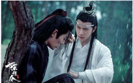 最近三年暑期档产生的爆款剧,一共七部,杨紫主演的就占了两部