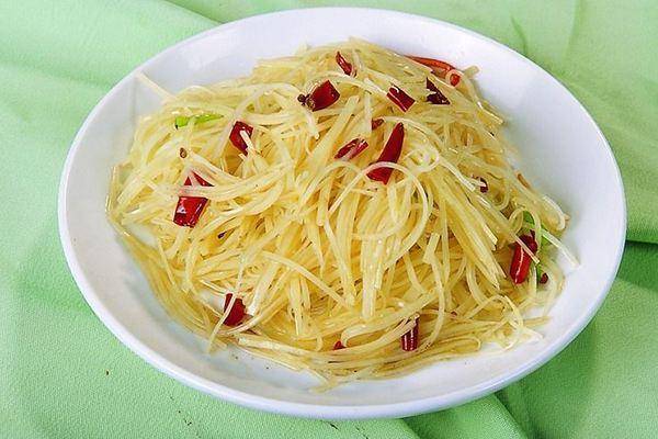 炒土豆丝时,先放醋还是后放醋?教你正确做法,口感清脆特好吃