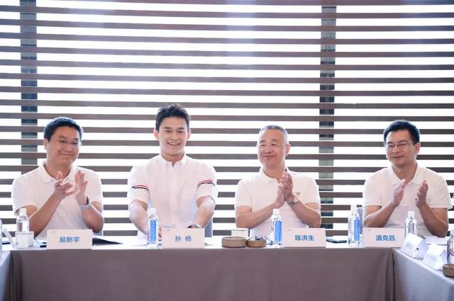 我们问了世锦赛冠军孙杨七个问题,除了游泳,他是真懂车