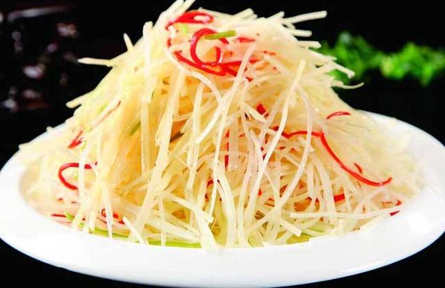 炒土豆丝时,先放醋还是后放醋?教你正确做法,口感清脆特好吃