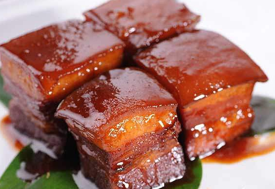 红烧肉入口即化有“窍门”,炖肉时加点“它”,软烂爽口不油腻