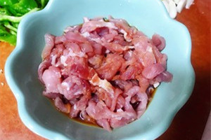 简简单单一盘青椒肉丝,做出来不仅好看还下饭!