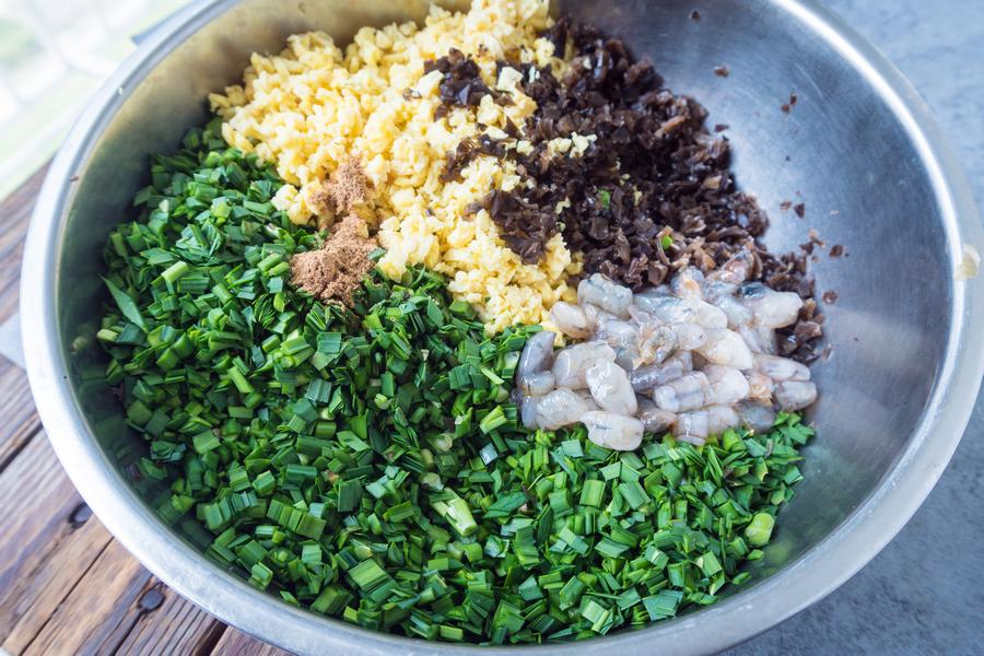 包韭菜馅水饺,先放盐还是油?10人做9人错,难怪饺子不鲜不香