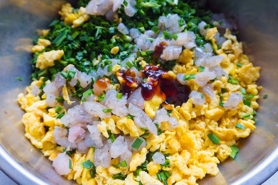 包韭菜馅水饺,先放盐还是油?10人做9人错,难怪饺子不鲜不香