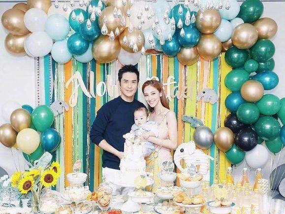 港姐冠军晒儿子正面照庆祝结婚一周年 被老公爆料最爱闻儿子尿片