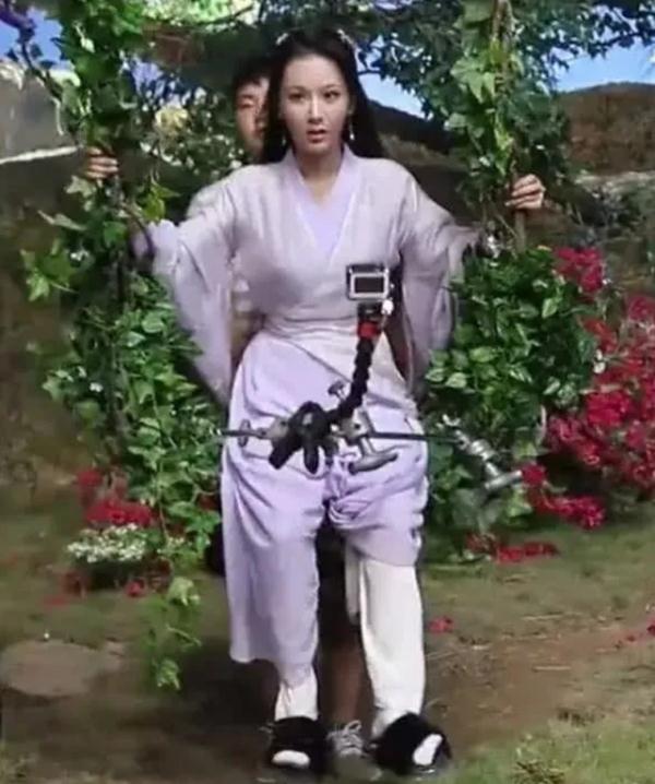 《香蜜》杨紫荡秋千只拍上半身,当镜头下移之后,差点没笑出声
