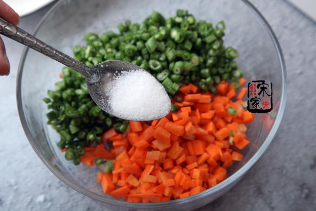 碰到这菜别犹豫,买上1把10分钟蒸盘菜,美味还高钙,多吃多长个