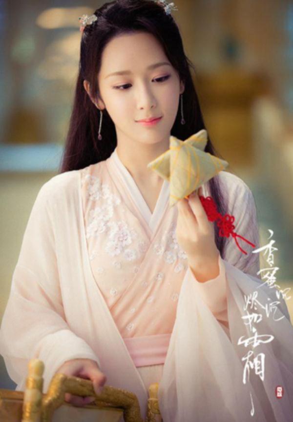 《香蜜》杨紫荡秋千只拍上半身,当镜头下移之后,差点没笑出声
