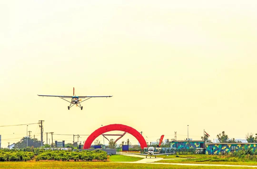 4000米高空跳伞是什么感觉?来甪直体验当“鸟人”的滋味