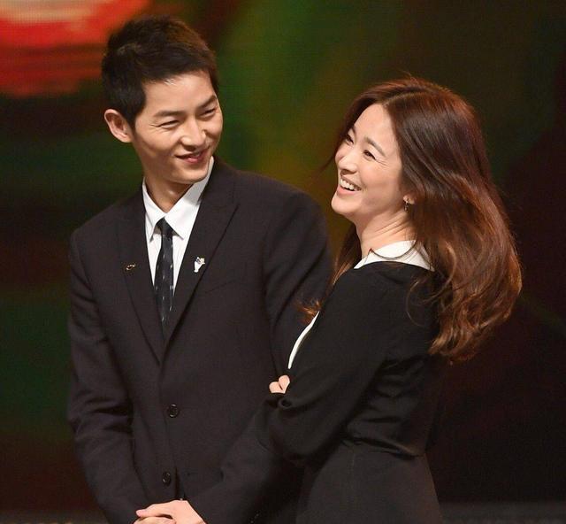 宋慧乔离婚风波后首发声,与旧时好友相伴逛街,状态回到了结婚前