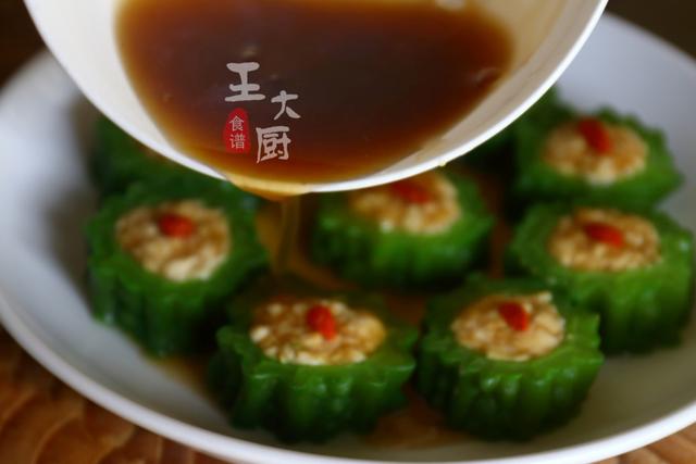 夏季清火菜,美味又营养的苦瓜酿豆腐,鲜香的味道让你吃了还想吃