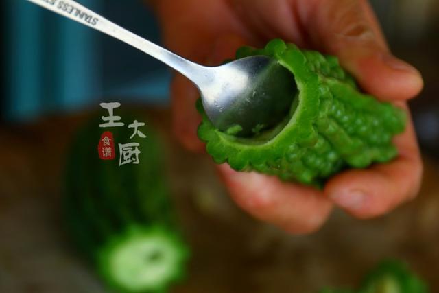 夏季清火菜,美味又营养的苦瓜酿豆腐,鲜香的味道让你吃了还想吃