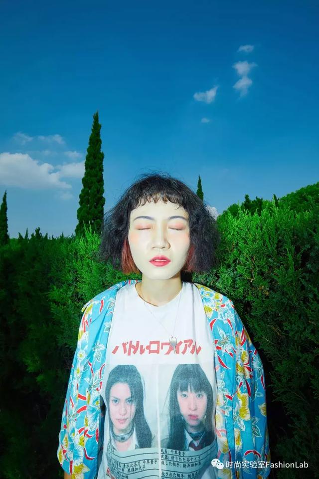 鬼节,一批年轻人已经拍好了自己的遗照
