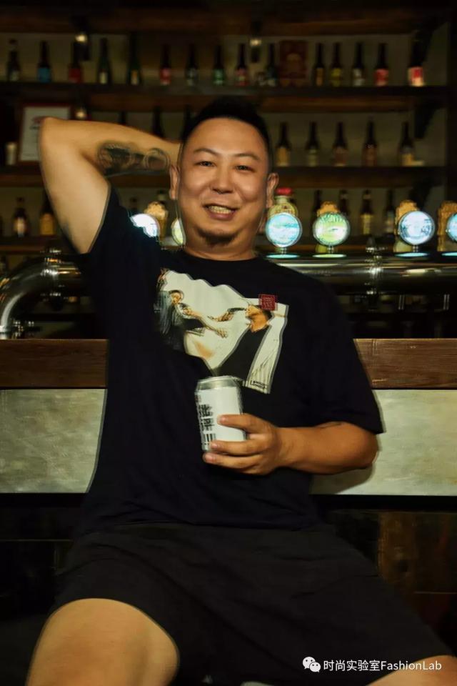 鬼节,一批年轻人已经拍好了自己的遗照