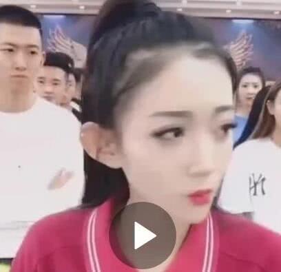初瑞雪七千万的婚礼闹出大笑话,伴娘结过婚,小伊伊被骂铁公鸡