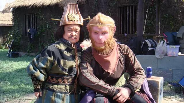 身高1米1的他,因《欢天喜地七仙女》走红,娶妻生子终被抛弃