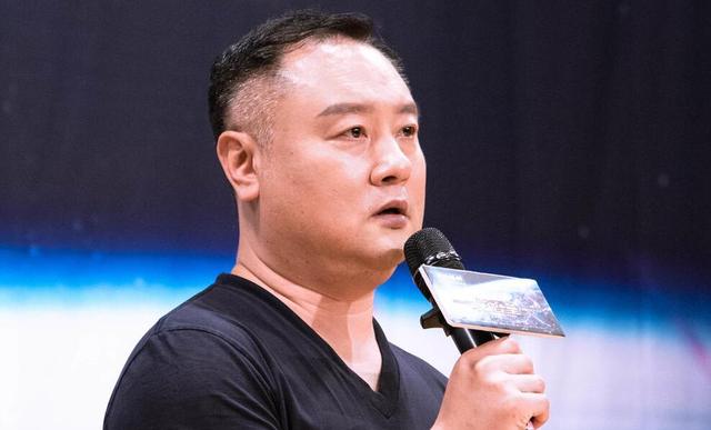 票房1.2亿惨扑,滕华涛一句“用错”遭向佐怒怼,确定甩锅给鹿晗