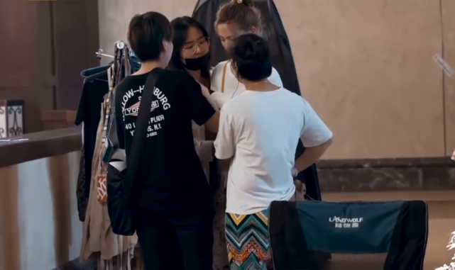 杨超越荧幕首秀被导演骂哭:这么简单的戏都演不出来,你在干什么