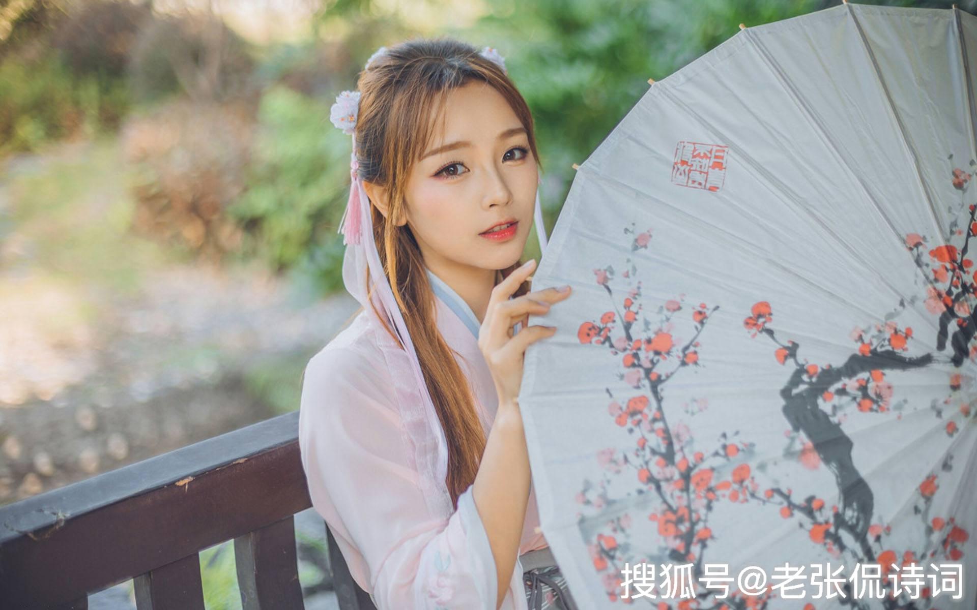 苏轼看到美艳歌女,用14字形容她的美,千年来打动了无数人