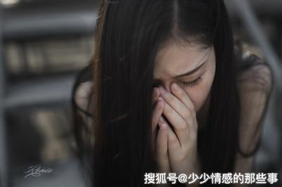 我想忘记你,假装不在乎,骗了所有人,最终还是骗不了自己