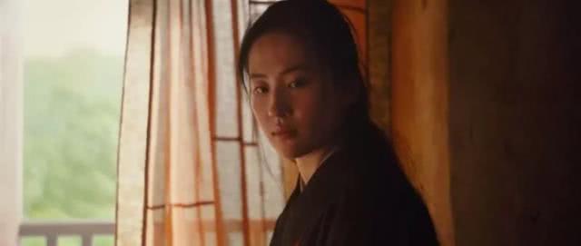 上海迪士尼继续坚持翻包检查,网友称刘亦菲应罢演花木兰进行抵制