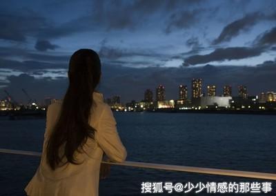 我想忘记你,假装不在乎,骗了所有人,最终还是骗不了自己