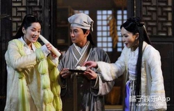 还记得98版《神雕侠侣》里的小龙女吗?她现在长这样了