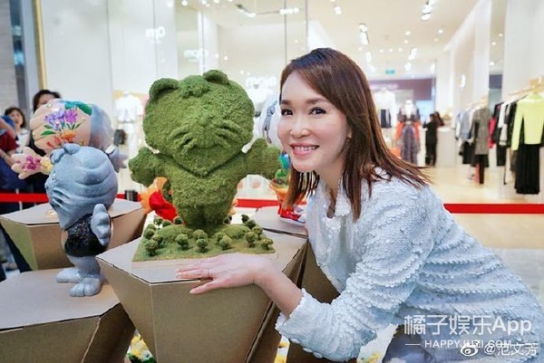 还记得98版《神雕侠侣》里的小龙女吗?她现在长这样了