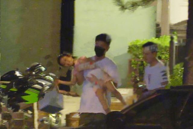 甜馨父女同框,李小璐铁粉疑暗讽贾乃亮故意让被拍,对其充满敌意