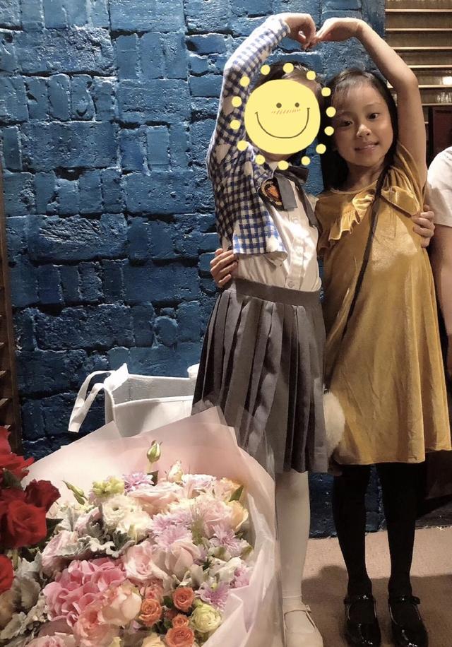 甜馨父女同框,李小璐铁粉疑暗讽贾乃亮故意让被拍,对其充满敌意