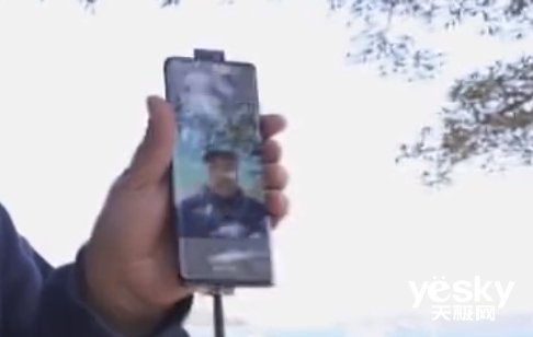 vivo NEX3海外真机曝光:后置圆形三摄、前升降双摄 5G版9月发布
