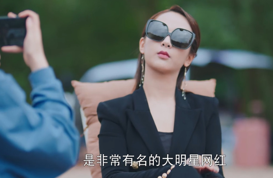 小花版霸道总裁群像:杨紫长相太别扭,baby气质像流氓,她成模特