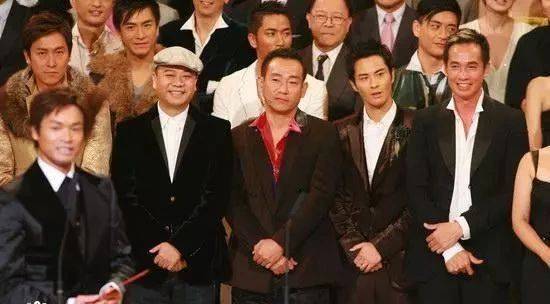 TVB视帝成翻版陈奕迅,老婆没工作狂买名牌包包,他狂拍戏赚钱