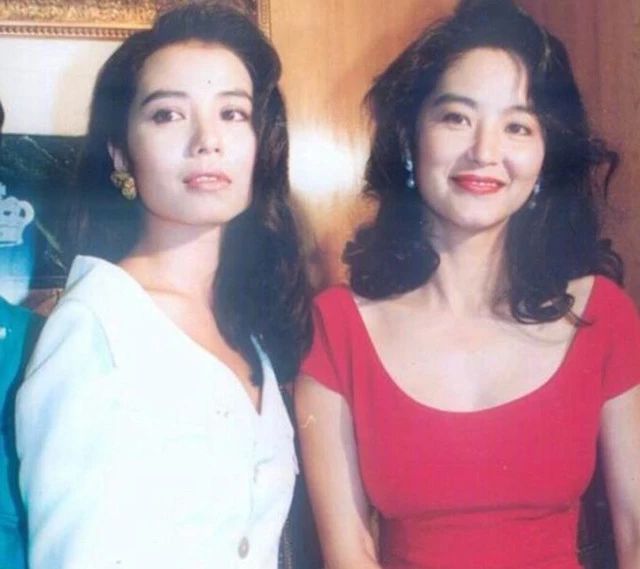 TVB视帝成翻版陈奕迅,老婆没工作狂买名牌包包,他狂拍戏赚钱